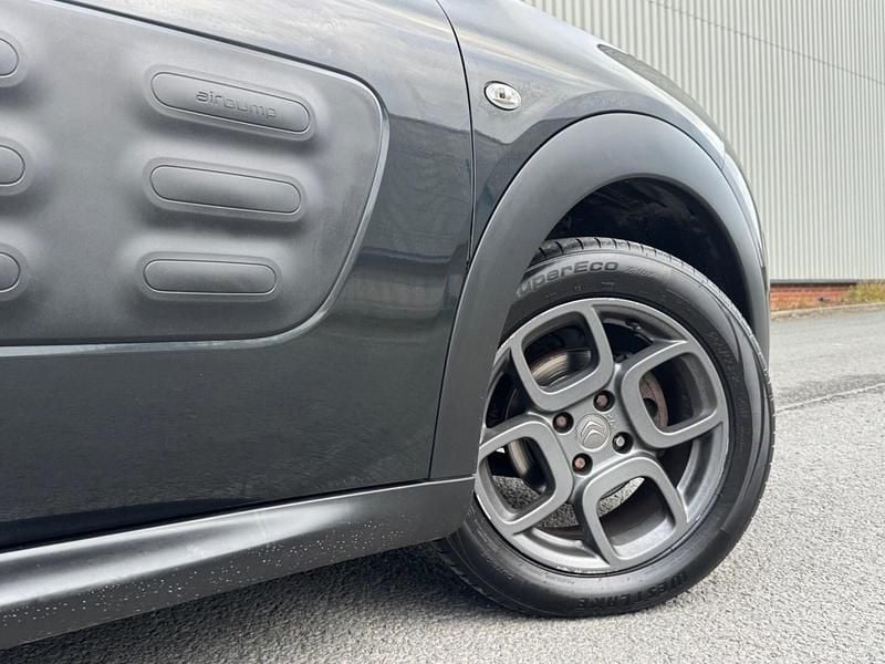 Used Citroën C4 Cactus Feel 100 HP (73 kW) 2015 Black Hatchback