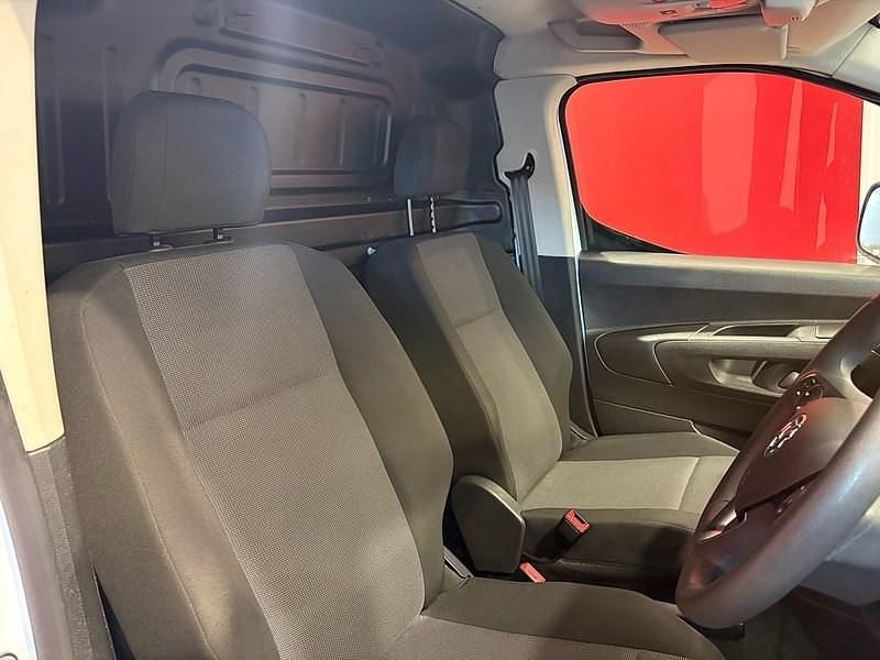 Used Vauxhall Combo Sportive 100 HP (73 kW) 2020 White Van