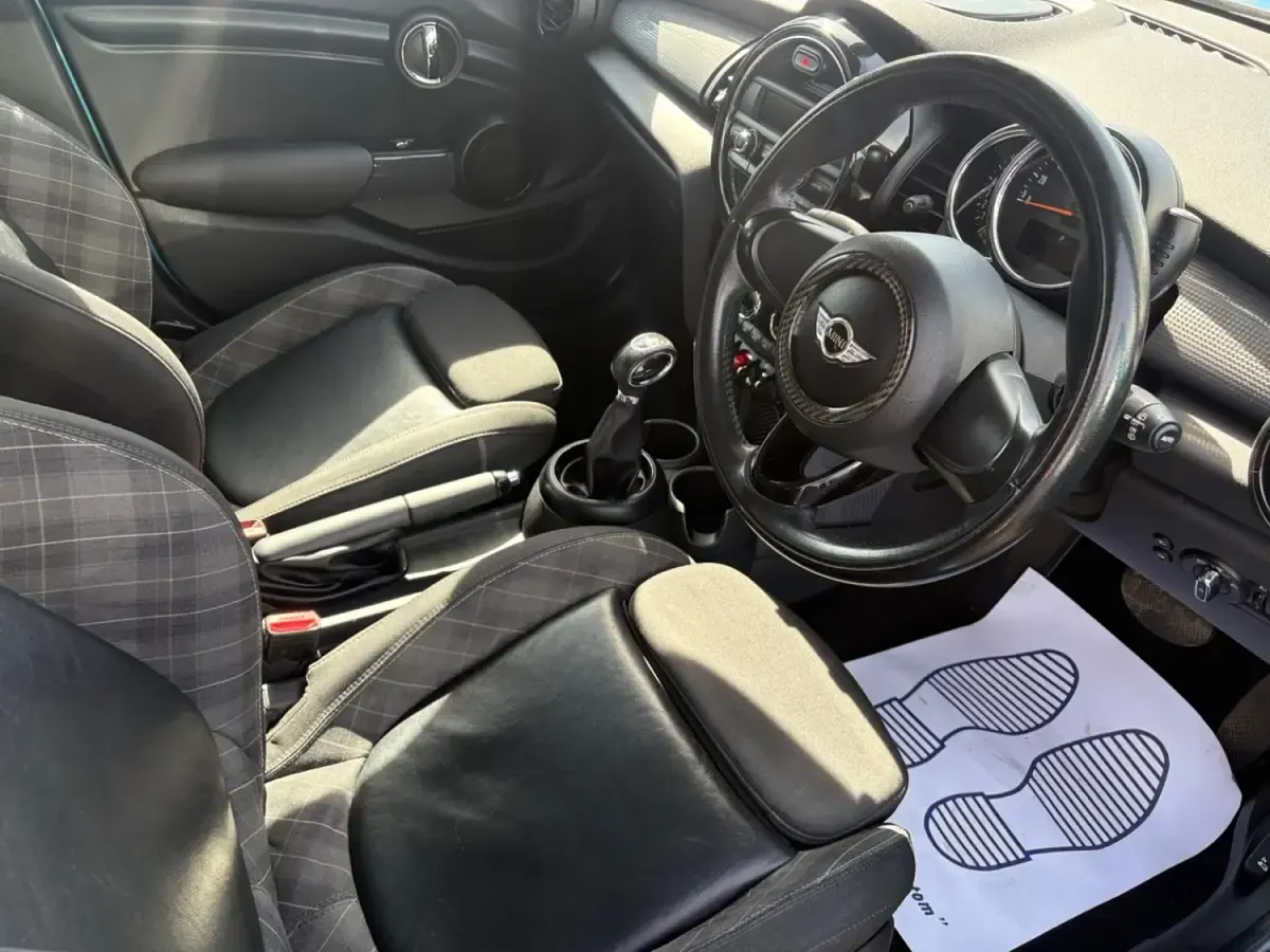 Gebraucht Mini Cooper Hatch 136 PS (100 kW) 2014 Blau Kleinwagen