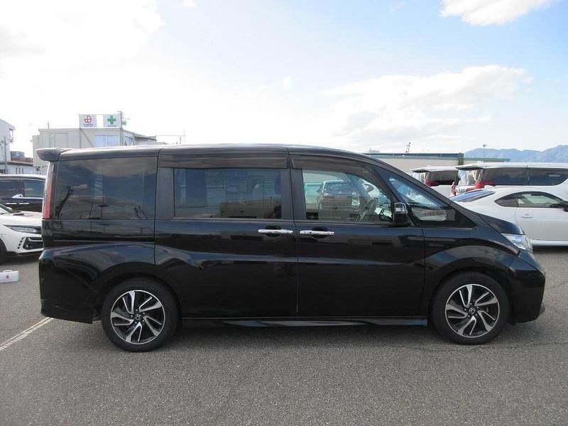 Used Honda Stepwgn Cool 2015 Black MPV