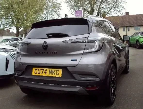 Second-hand Renault Captur Esprit Alpine 145 CP (106 kW) 2024 Gri SUV