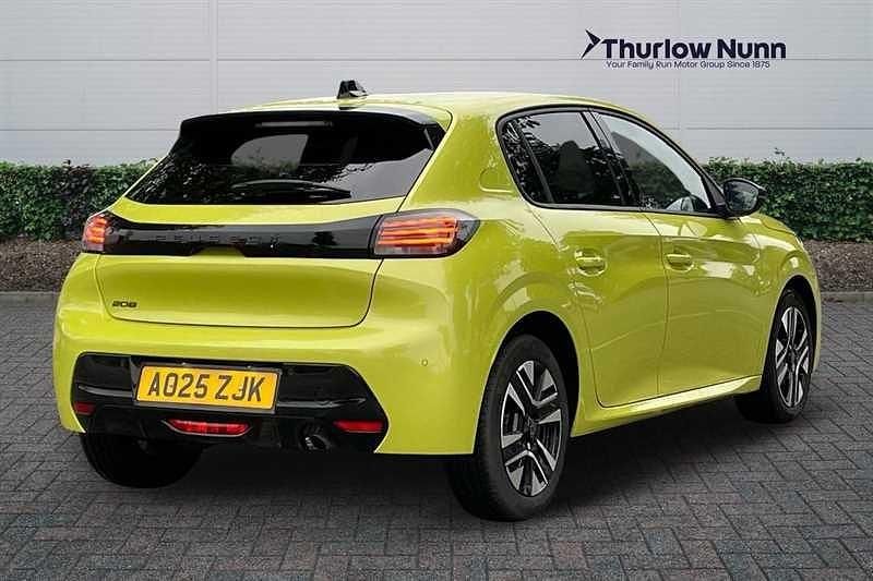 Used Peugeot 208 Allure 100 HP (73 kW) 2025 Yellow Hatchback