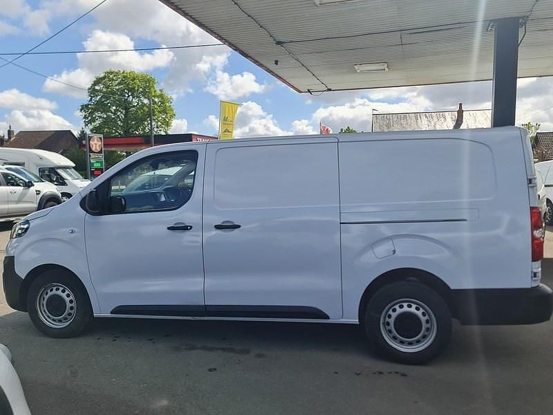 Used Vauxhall Vivaro S 100 HP (73 kW) 2023 White MPV