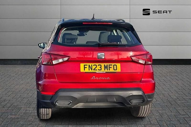 Begagnad Seat Arona SE Technology 94 HK (69 kW) 2023 Röd SUV
