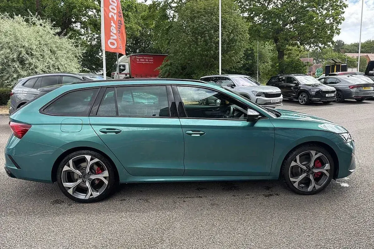 Used Skoda Octavia vRS 261 HP (191 kW) 2026 Water world green Estate