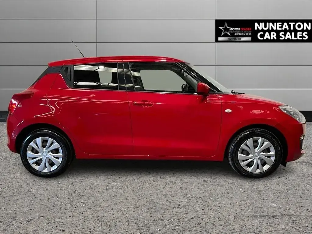 Begagnad Suzuki Swift SZ3 90 HK (66 kW) 2019 Röd Halvkombi