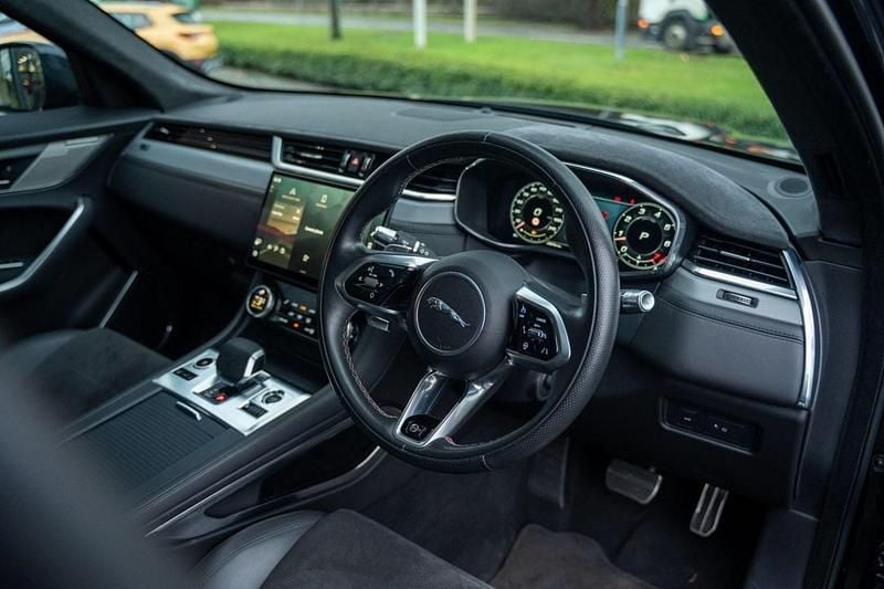 Used Jaguar F-Pace SVR 550 HP (404 kW) 2022 Black SUV