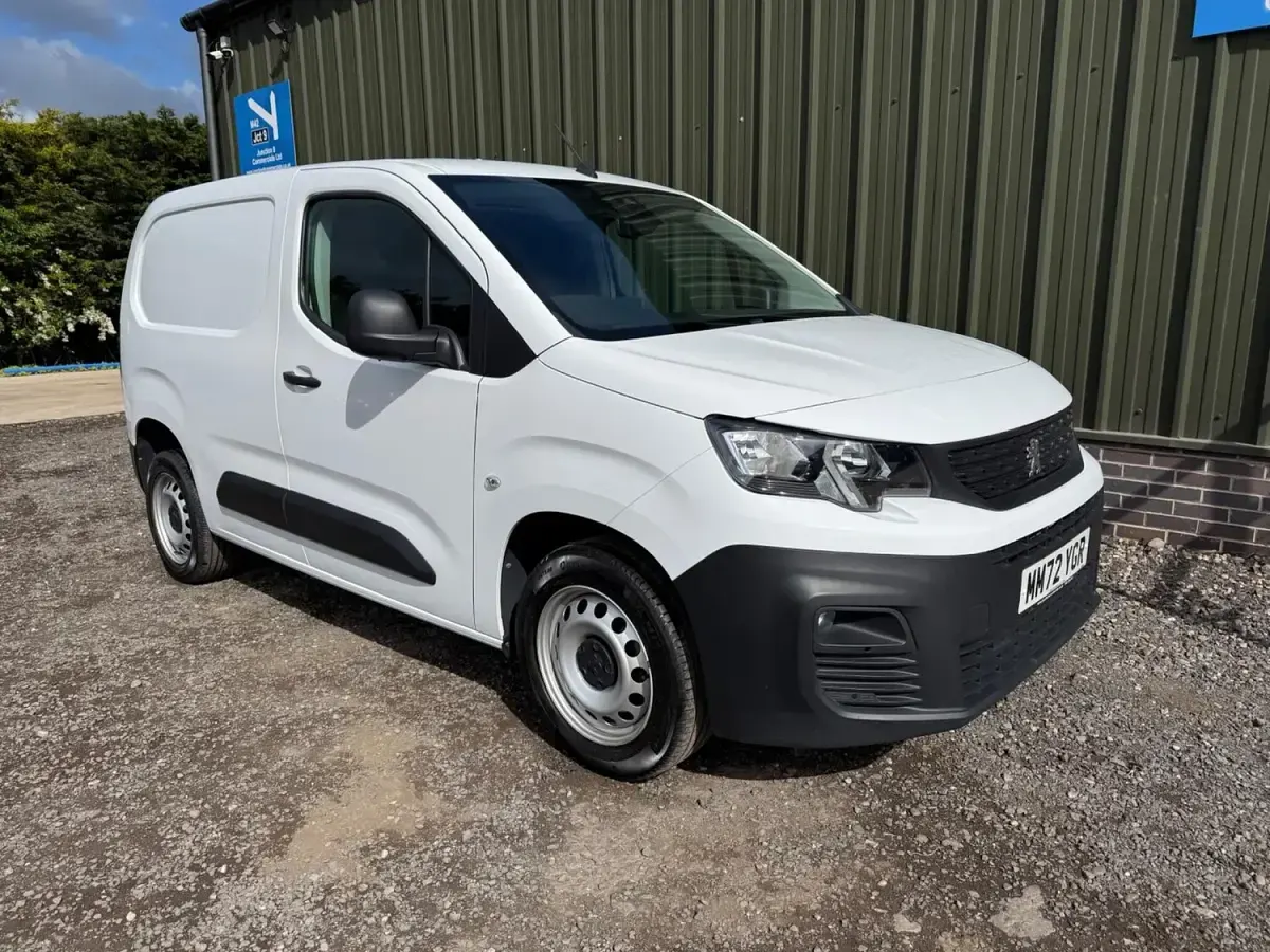 Used Peugeot Partner Premium 131 HP (96 kW) 2022 White MPV