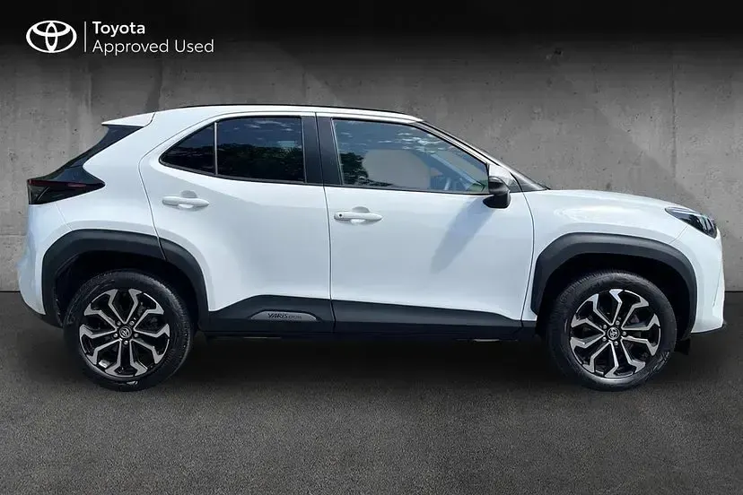 Used Toyota Yaris Cross Design 116 HP (85 kW) 2024 White SUV