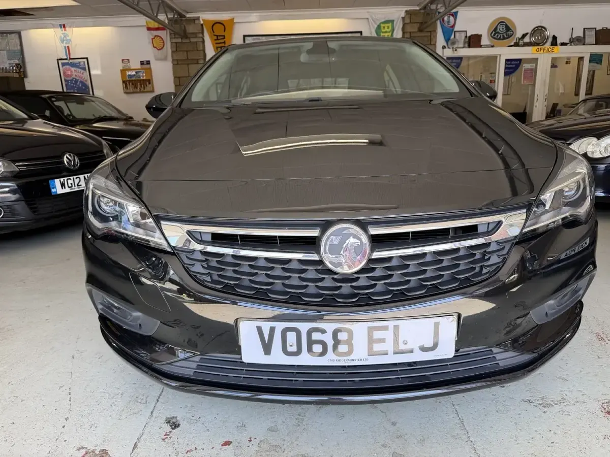 Used Vauxhall Astra Elite 200 HP (147 kW) 2018 Black Hatchback