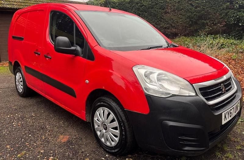 Used Peugeot Partner 2017 Red MPV