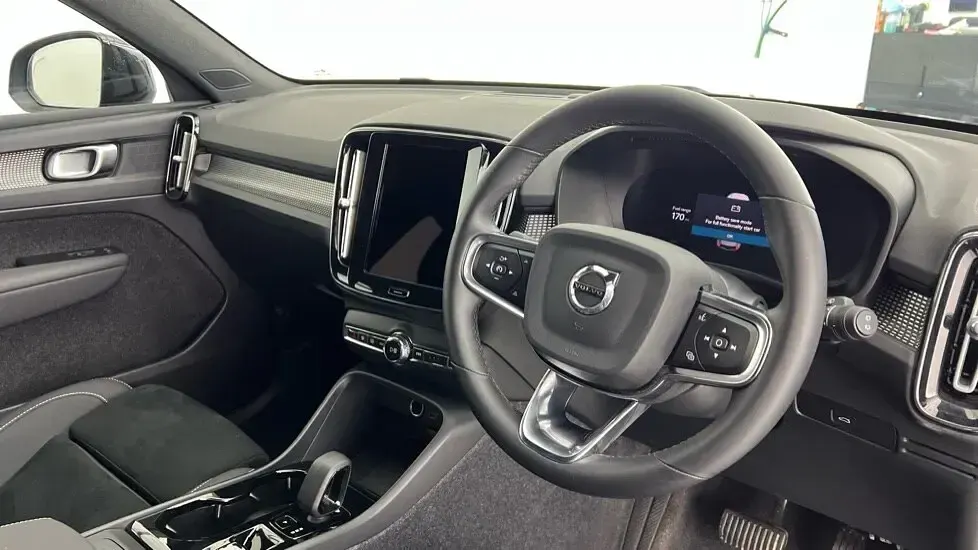 Used Volvo XC40 Plus 161 HP (118 kW) 2025 Black SUV