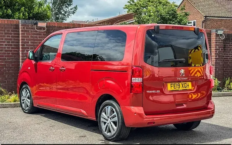 Used Peugeot Traveller Allure 180 HP (132 kW) 2019 Red MPV
