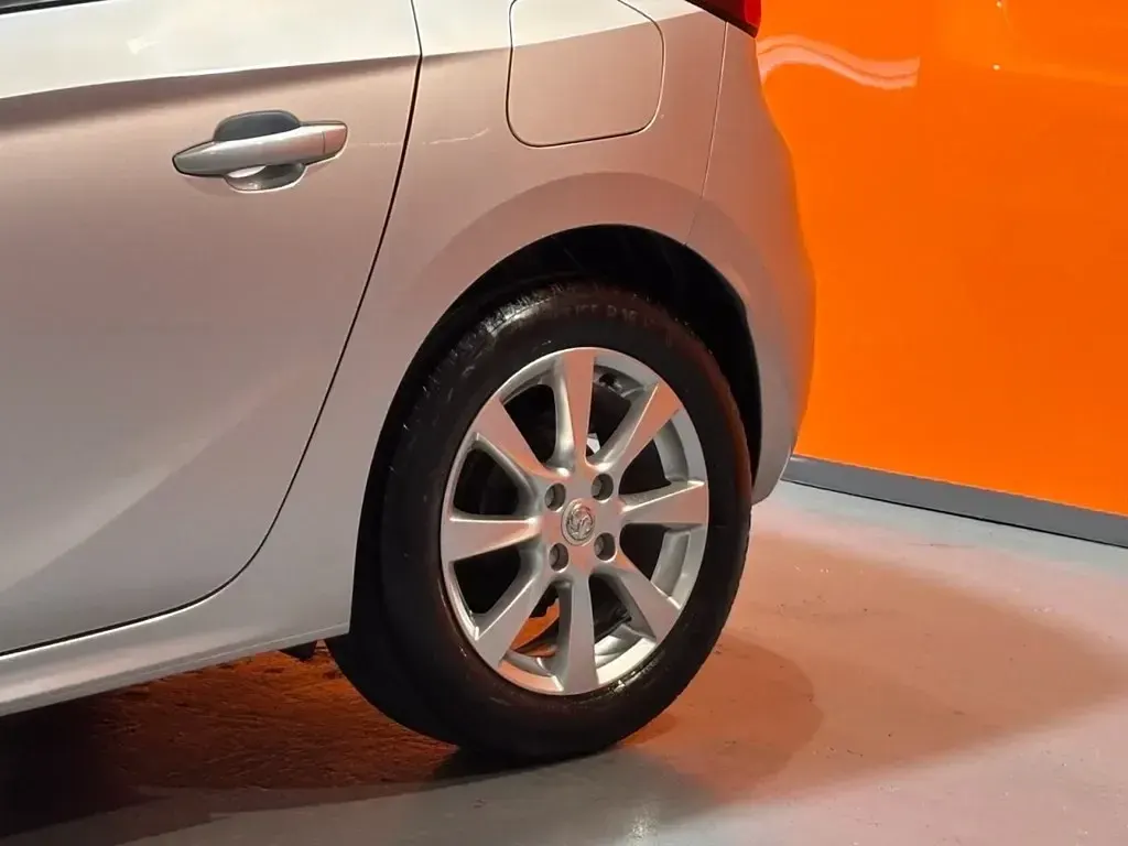 Usado Vauxhall Corsa Edition 75 HP (55 kW) 2022 Cinzento Citadino