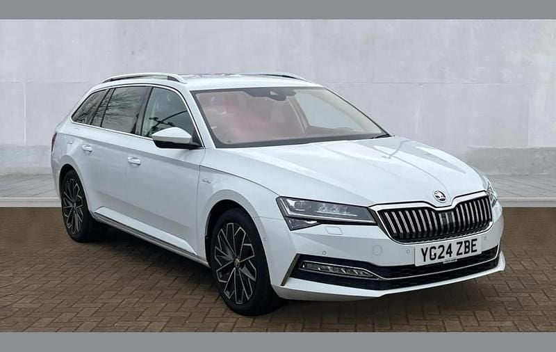 Used Skoda Superb LAURIN & KLEMENT 200 HP (147 kW) 2024 White  Estate