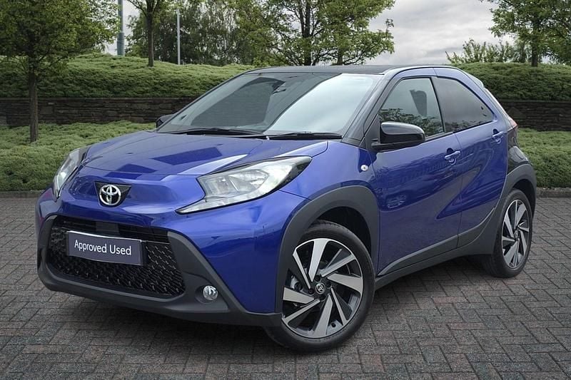 Usado Toyota Aygo X 72 HP (52 kW) 2025 Azul SUV