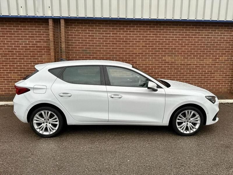 Used Seat Leon SE Dynamic 2021 White Hatchback
