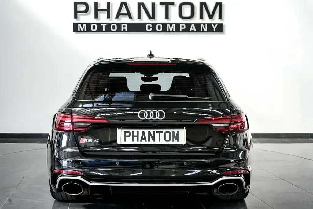 Usado Audi RS4 Design 450 HP (330 kW) 2018 Preto Carrinha