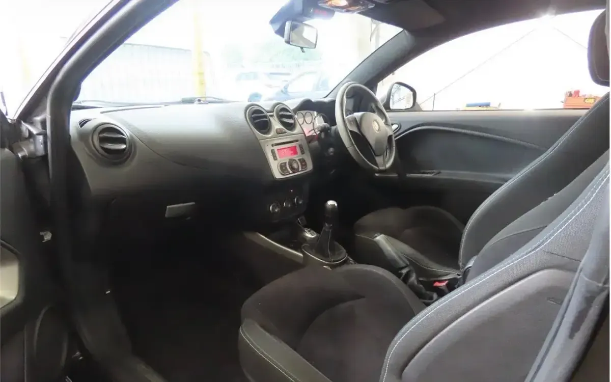 Begagnad Alfa Romeo MiTo 105 HK (77 kW) 2013 Svart Halvkombi