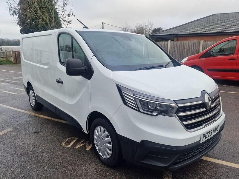 Begagnad Renault Trafic Business 2023 Vit Minibuss
