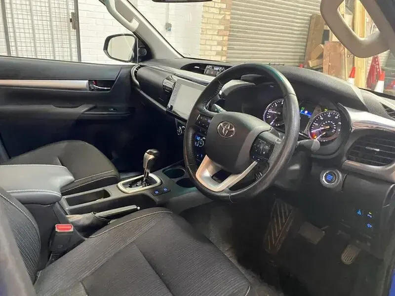 Used Toyota HiLux 148 HP (108 kW) 2021 Blue Pickup