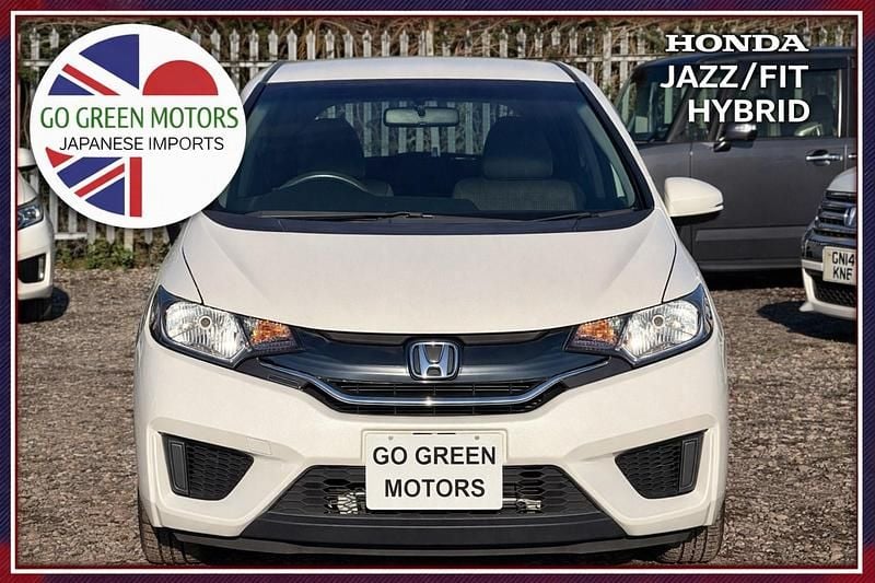 Used Honda Fit Hybrid 2015 White Hatchback