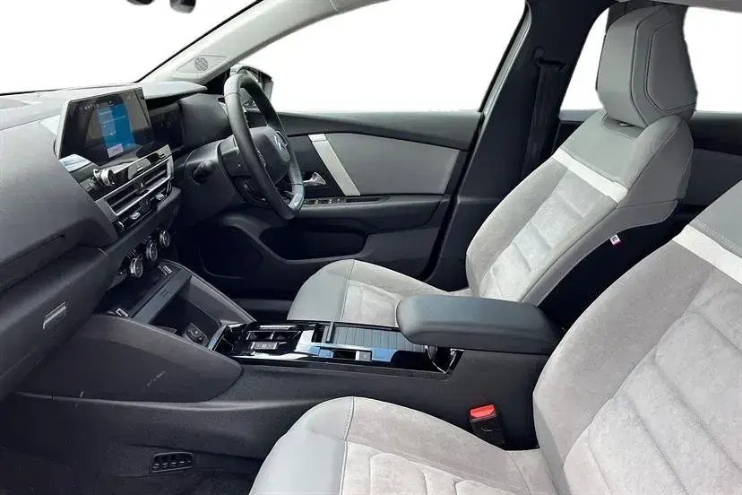 Usado Citroën e-C4 100 kW (136 HP) 2024 Cinzento Sedan