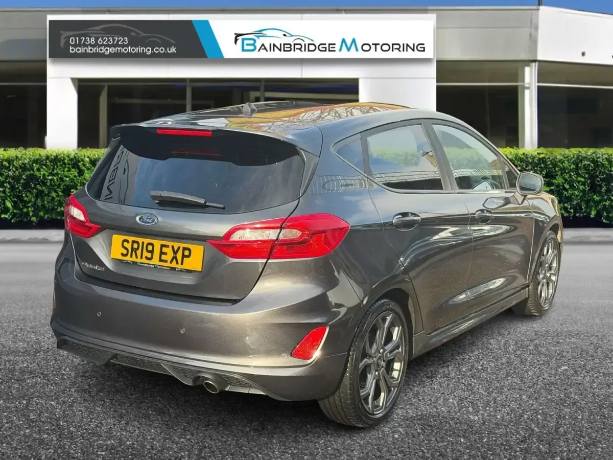 Usado Ford Fiesta ST-Line 125 HP (91 kW) 2019 Cinzento Citadino