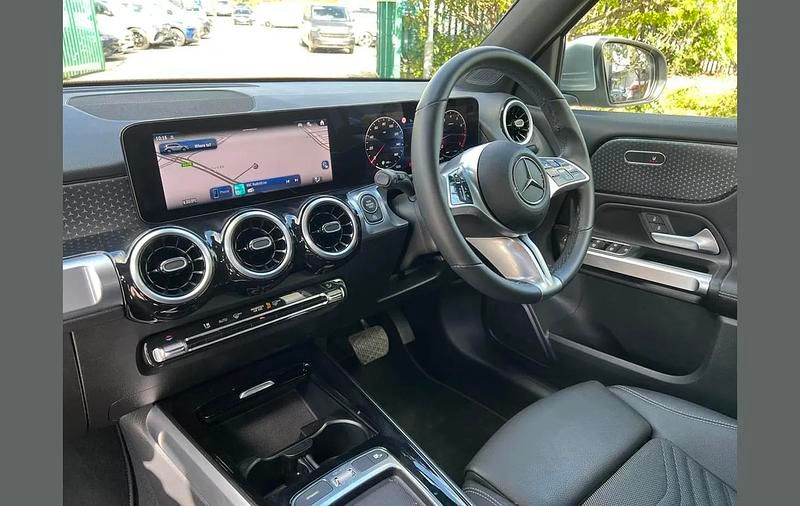 Used Mercedes GLB200 Executive 161 HP (118 kW) 2025 Silver SUV