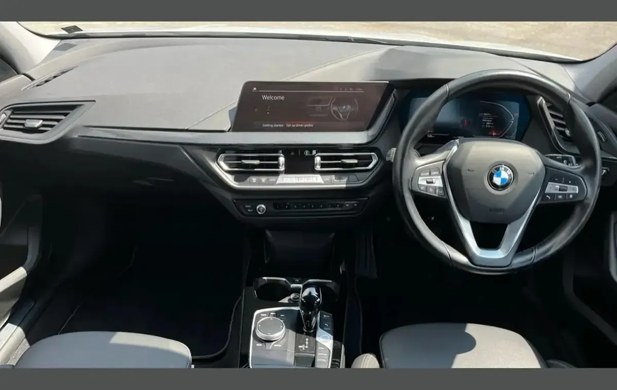 Used BMW 118 Sport Line 134 HP (98 kW) 2024 White Hatchback