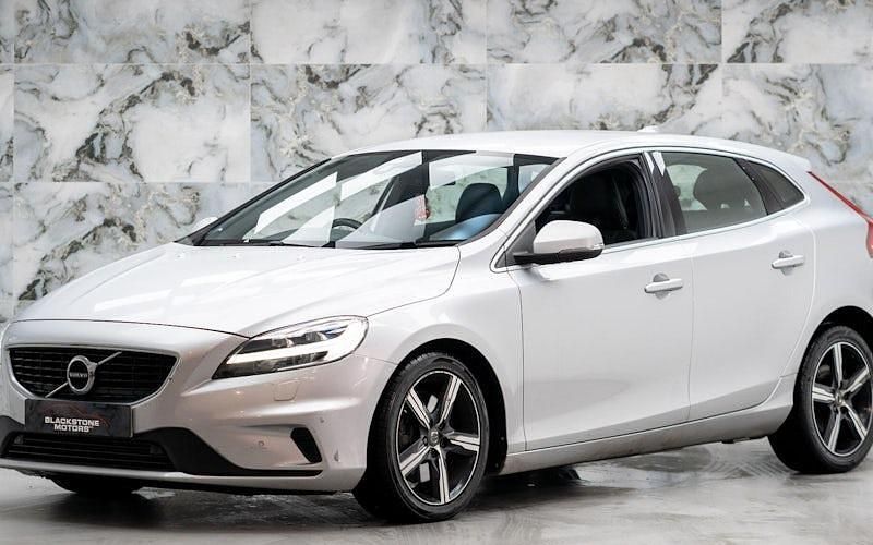 Used Volvo V40 R-Design 120 HP (88 kW) 2019 Hatchback