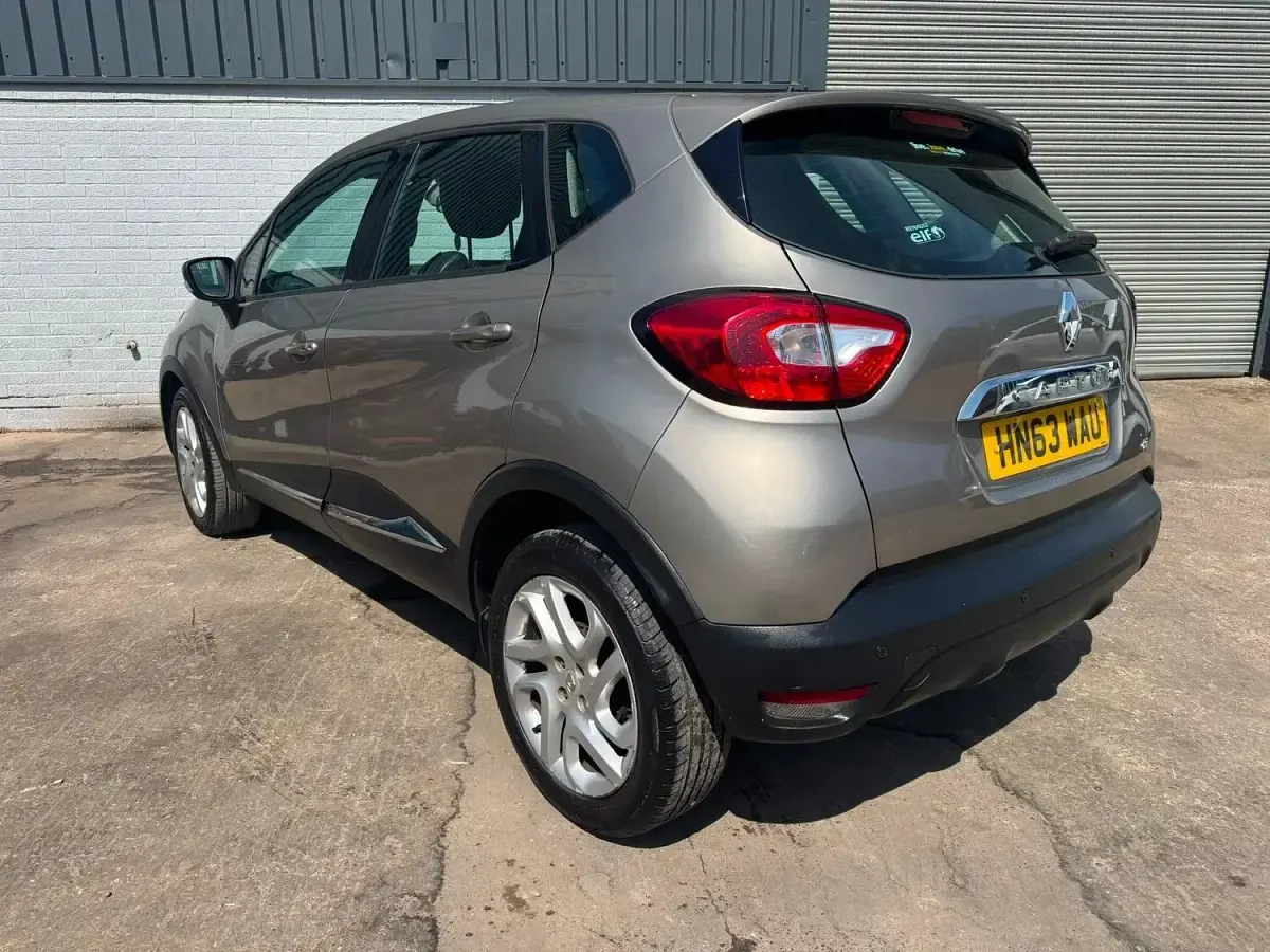 Used Renault Captur Dynamique 90 HP (66 kW) 2013 Beige SUV