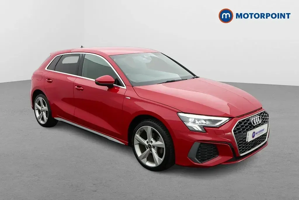 Begagnad Audi A3 Comfort 2022 Röd Sedan