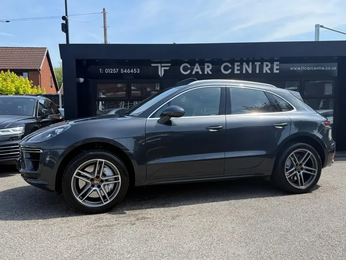 Used Porsche Macan Turbo 440 HP (323 kW) 2019 Grey SUV