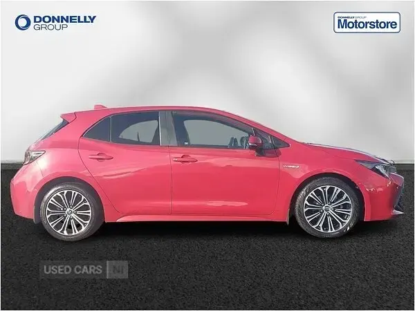 Used Toyota Corolla Design 122 HP (89 kW) 2019 Red Hatchback