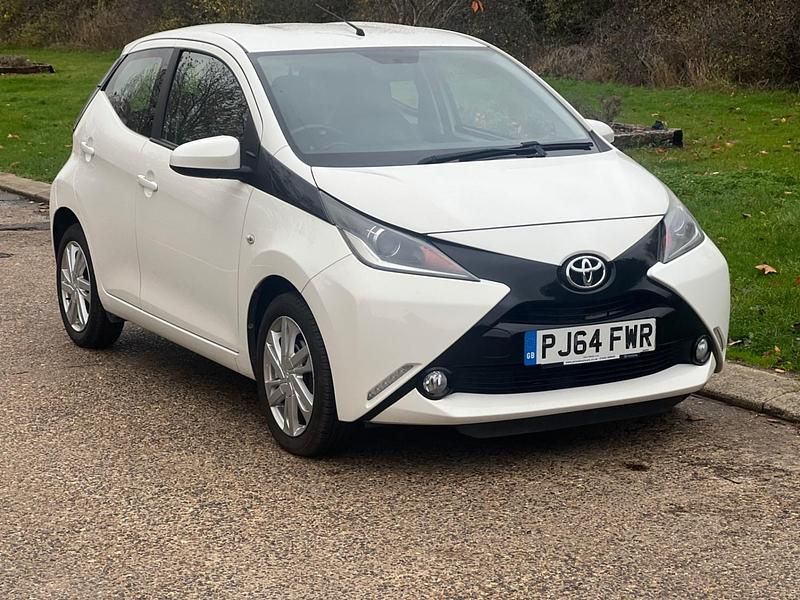 White Used 2014 Toyota Aygo x-press Hatchback | £2,999 (Good price) - Image 1/4