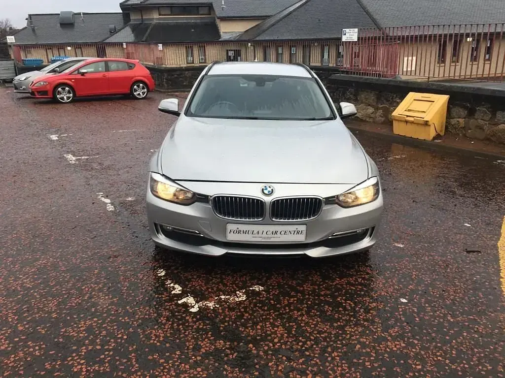 Used BMW 318 Luxury Line 143 HP (105 kW) 2013 Silver Estate