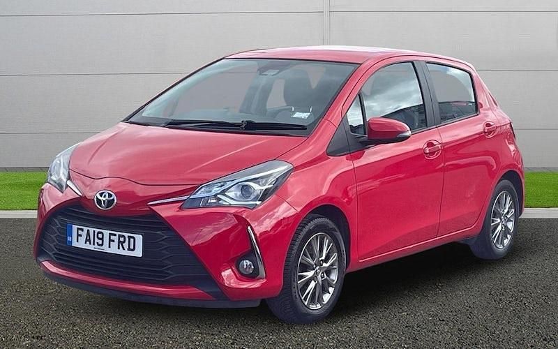 Used Toyota Yaris 111 HP (81 kW) 2019 Red Hatchback