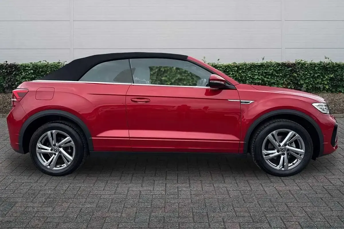 Used VW T-Roc R-line 150 HP (110 kW) 2024 Deep black SUV