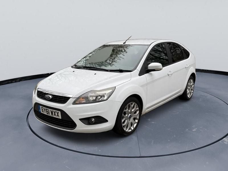 Used Ford Focus Zetec 110 HP (80 kW) 2011 White Hatchback