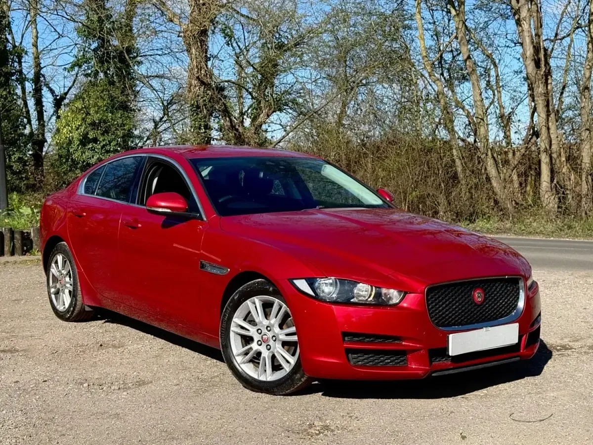 Usado Jaguar XE Prestige 2015 Vermelho Sedan