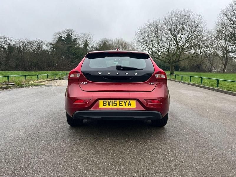 Used Volvo V40 SE 2015 Red Hatchback