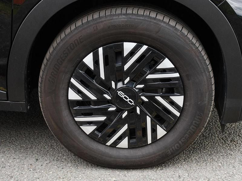 Used Fiat 600E Red 113 kW (154 HP) 2024 Black SUV