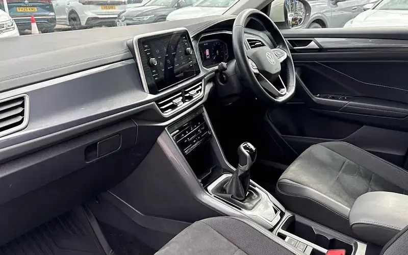 Second-hand VW T-Roc Style 110 CP (80 kW) 2023 Gri SUV