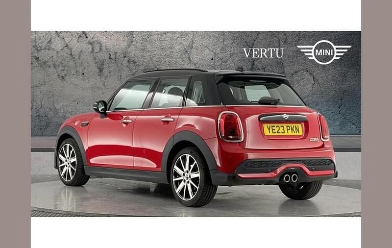 Usado Mini Cooper S Comfort 178 HP (130 kW) 2023 Vermelho Citadino