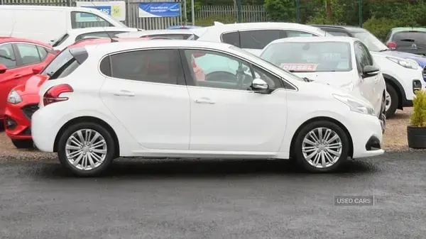 Used Peugeot 208 Allure 2018 White Hatchback
