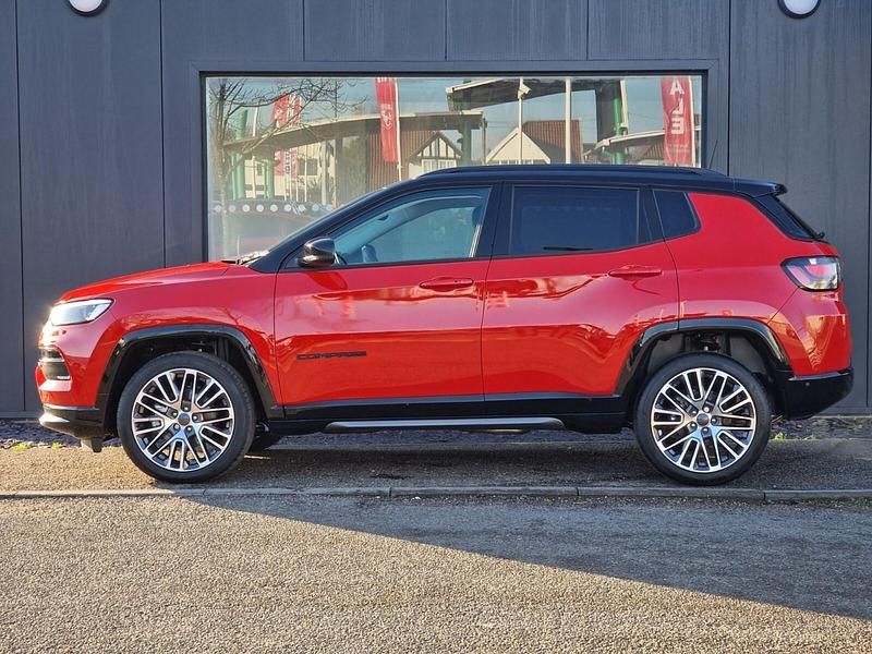 Used Jeep Compass Altitude 128 HP (94 kW) 2024 Red/black SUV