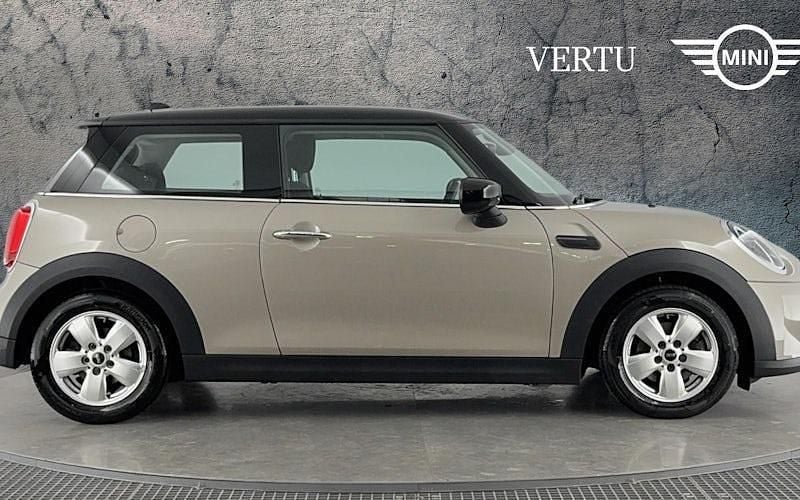 Usado Mini Cooper Classic 136 HP (100 kW) 2022 Cinzento Citadino