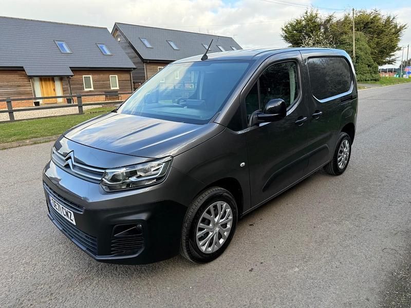 Used Citroën Berlingo 100 HP (73 kW) 2021 Grey MPV