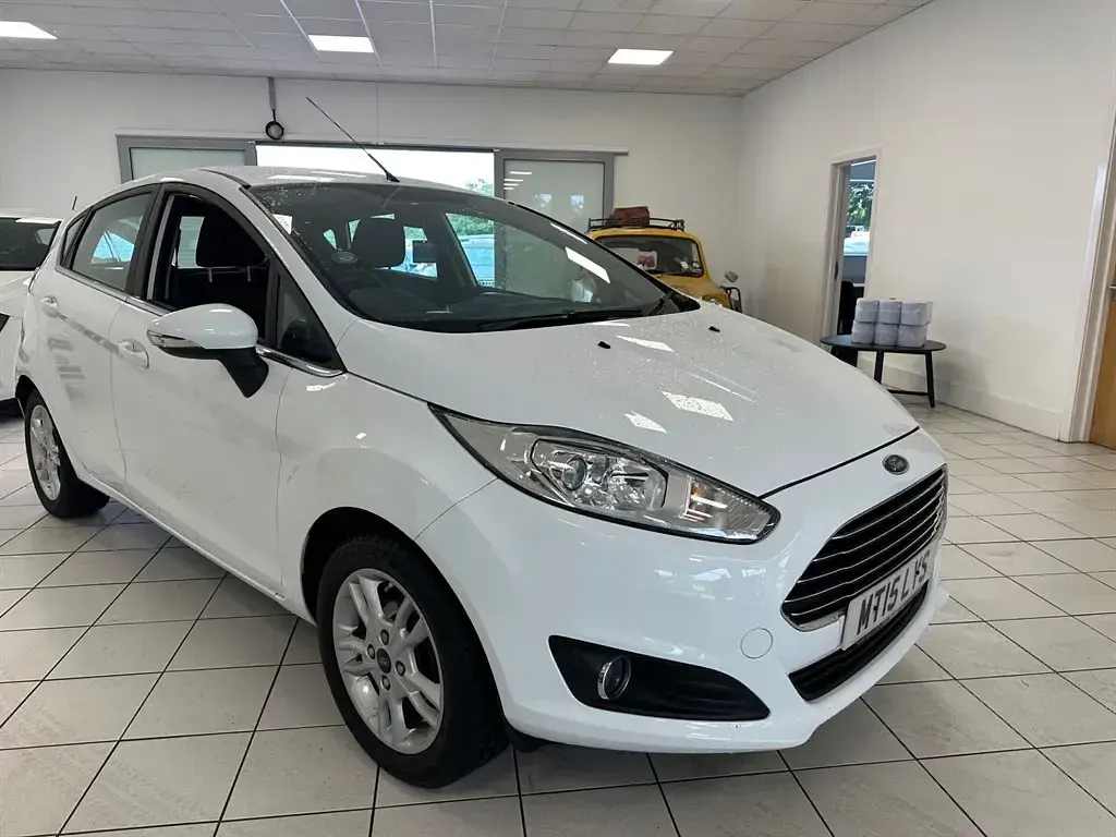 Used Ford Fiesta Zetec 2015 White Hatchback